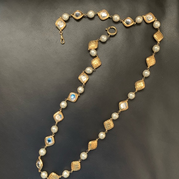 Sparkling Chanel Necklace 💯 Authentic - Picture 5 of 6